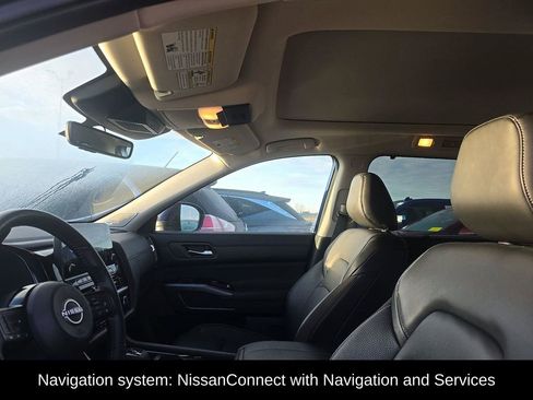 Used 2025 Nissan Pathfinder SL w/ SL Premium Package image 7