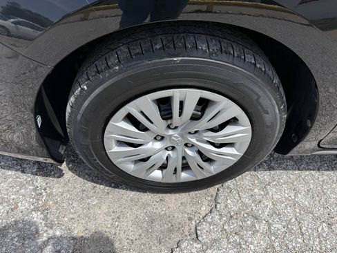 Used 2013 Toyota Camry LE FWD image 9