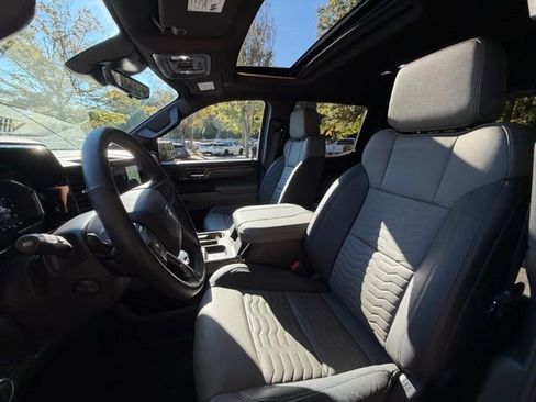 Used 2025 Chevrolet Silverado 1500 ZR2 w/ Technology Package image 13