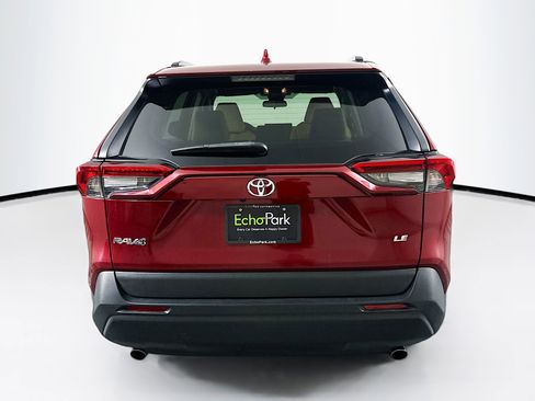 Used 2021 Toyota RAV4 LE image 7
