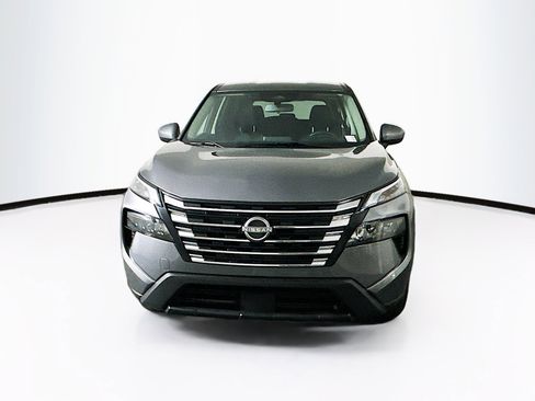 Used 2024 Nissan Rogue SV image 2