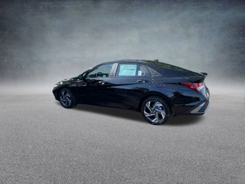 Used 2025 Hyundai Elantra Sport image 16