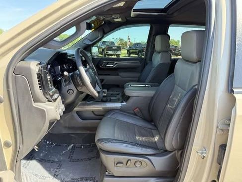 Used 2022 Chevrolet Silverado 1500 ZR2 w/ Technology Package AWD/4WD image 11
