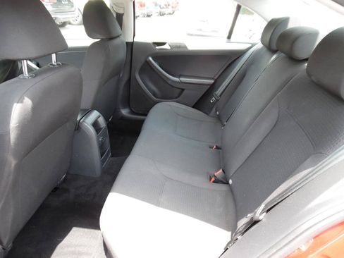 Used 2016 Volkswagen Jetta SE FWD image 18