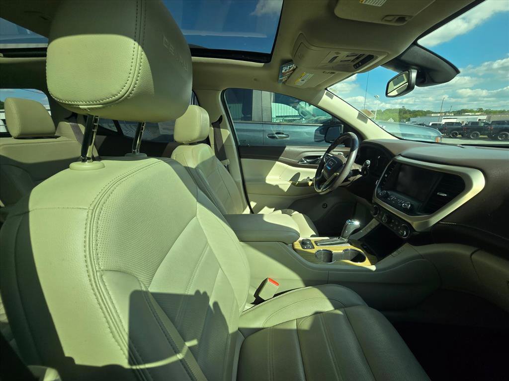 Used 2019 GMC Acadia Denali w/ Technology Package FWD image 8