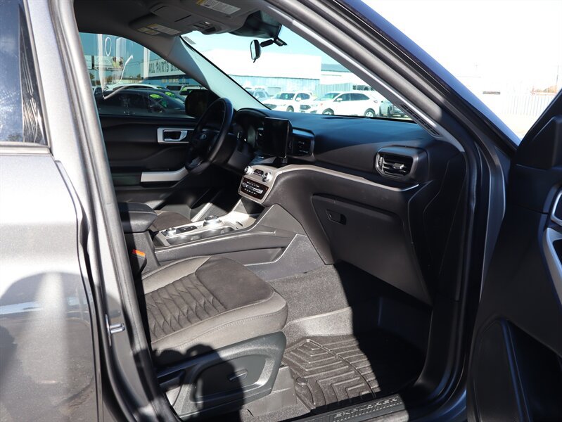 Used 2021 Ford Explorer XLT AWD/4WD image 13