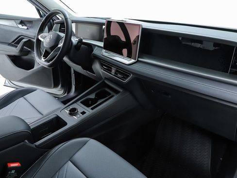 New 2026 Volkswagen Tiguan SE image 33