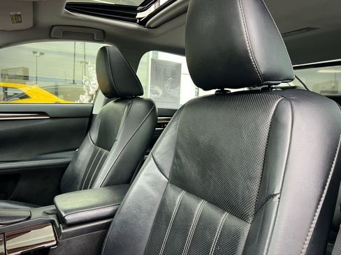 Used 2017 Lexus ES 350 w/ Luxury Package image 38