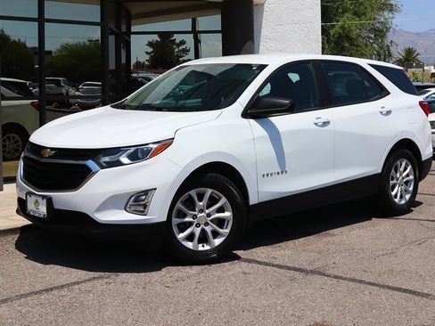 Used 2020 Chevrolet Equinox LS FWD image 2