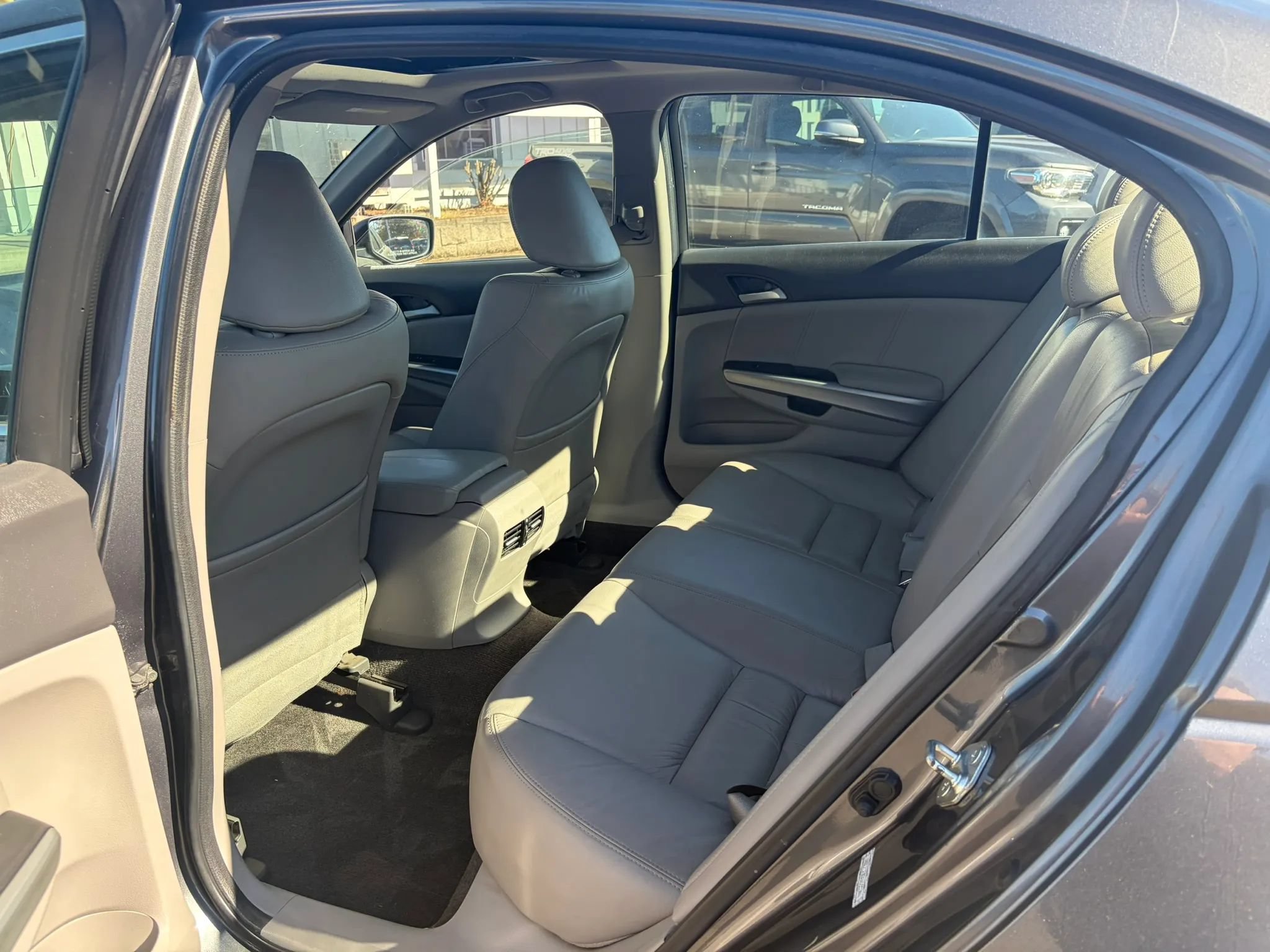 Used 2010 Honda Accord EX-L image 11