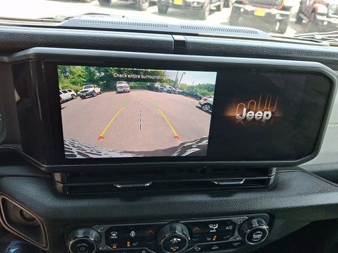 Certified 2024 Jeep Wrangler Unlimited AWD/4WD image 17