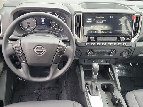 Used 2025 Nissan Frontier SV image 10