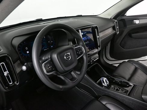 Used 2023 Volvo XC40 B5 Plus w/ Driver Assist Package image 6