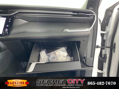 New 2026 Jeep Cherokee Overland w/ Trailer Tow Group AWD/4WD image 32