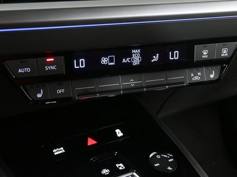 New 2025 Audi Q4 e-tron Prestige image 17