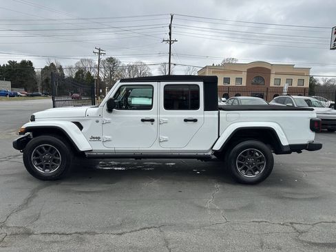 Used 2020 Jeep Gladiator Overland w/ Cold Weather Group image 8