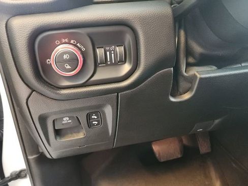 Used 2019 RAM 1500 Big Horn AWD/4WD image 17