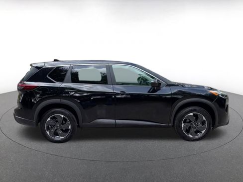 Used 2025 Nissan Rogue SV FWD image 16