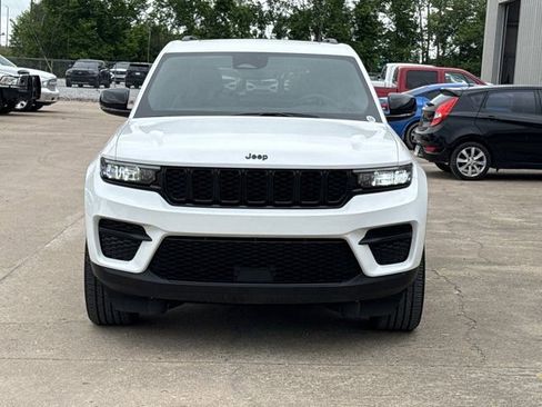 Used 2023 Jeep Grand Cherokee Altitude AWD/4WD image 12