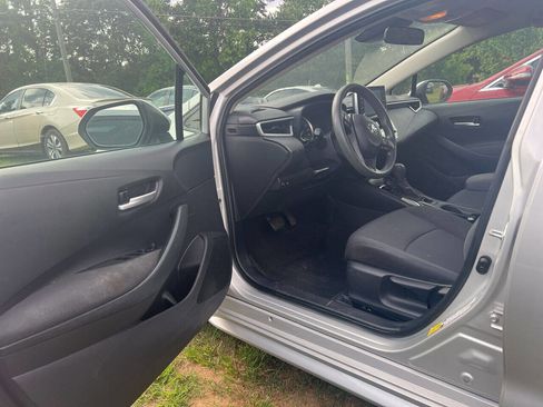 Used 2020 Toyota Corolla LE FWD image 7