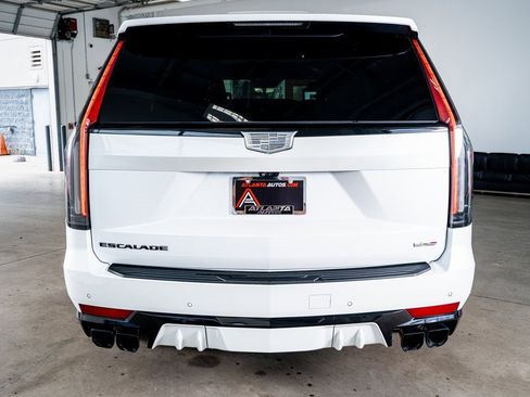 Used 2023 Cadillac Escalade V w/ LPO, ONYX Package image 7