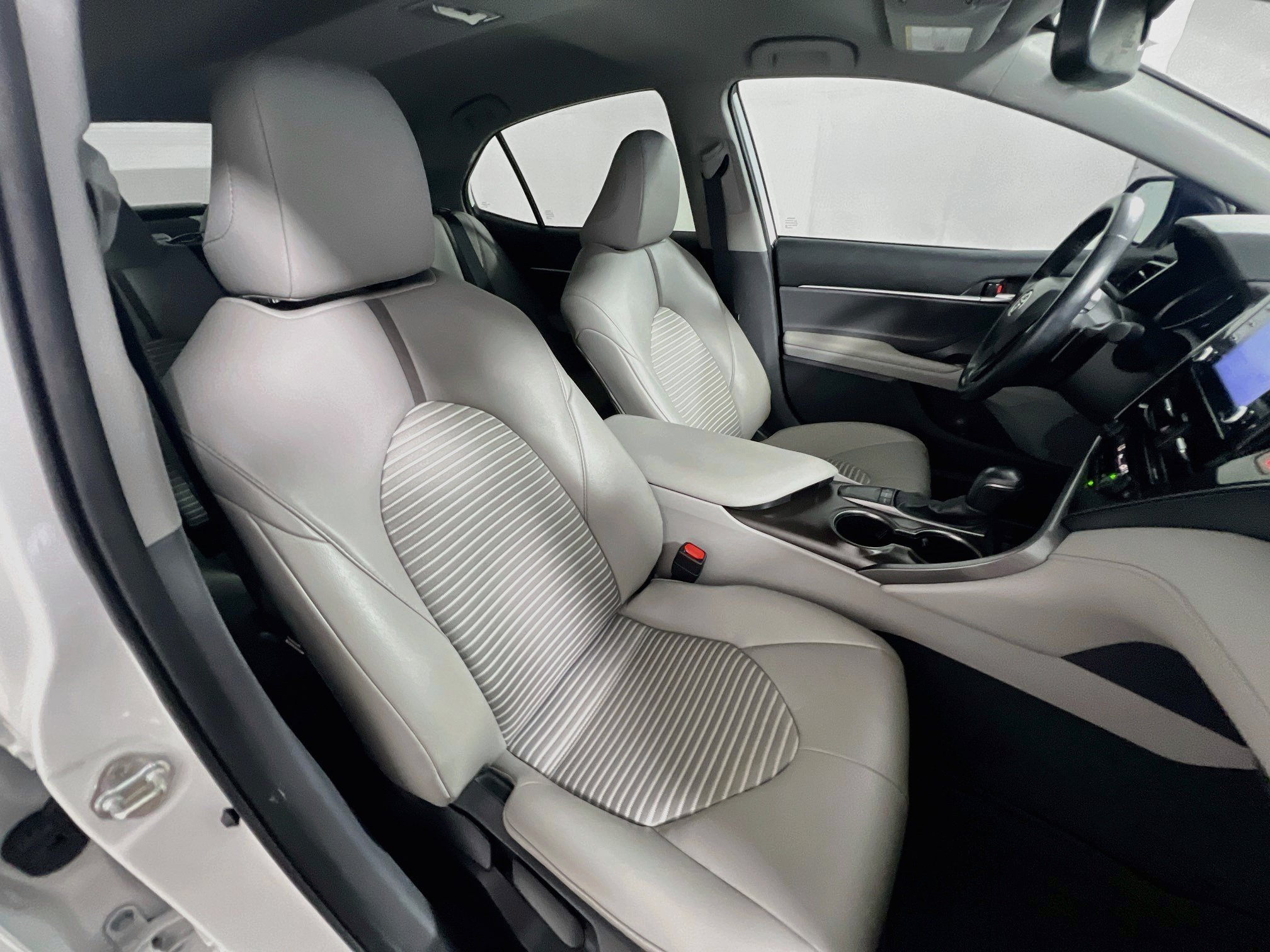 Used 2024 Toyota Camry SE w/ Convenience Package FWD image 30