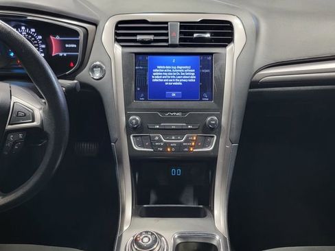 Used 2020 Ford Fusion SE AWD/4WD image 18