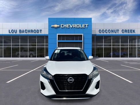 Used 2023 Nissan Kicks SV FWD image 3