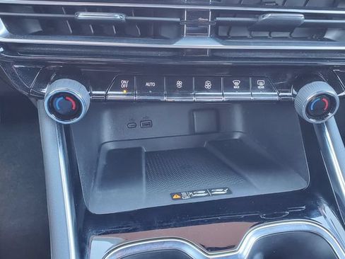 Certified 2024 Chevrolet Traverse LT w/ LPO, Floor Liner Package FWD image 33
