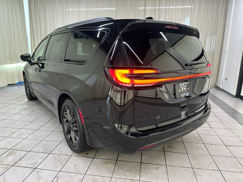 Used 2026 Chrysler Pacifica Limited w/ S Appearance Package FWD image 10