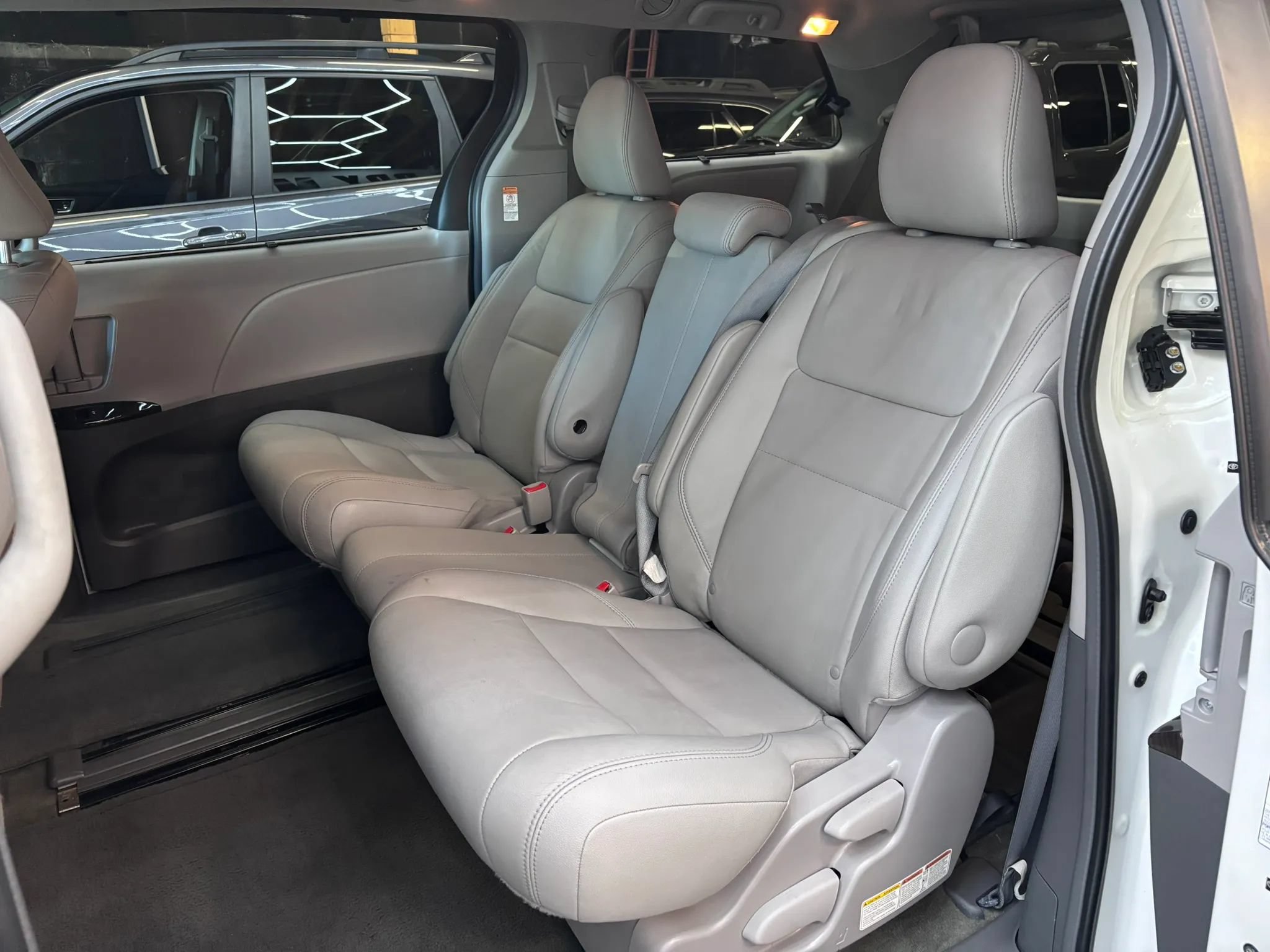 Used 2015 Toyota Sienna XLE w/ XLE Navigation Package FWD image 22
