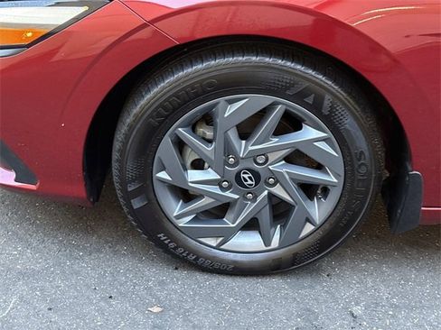 Used 2024 Hyundai Elantra Blue image 11