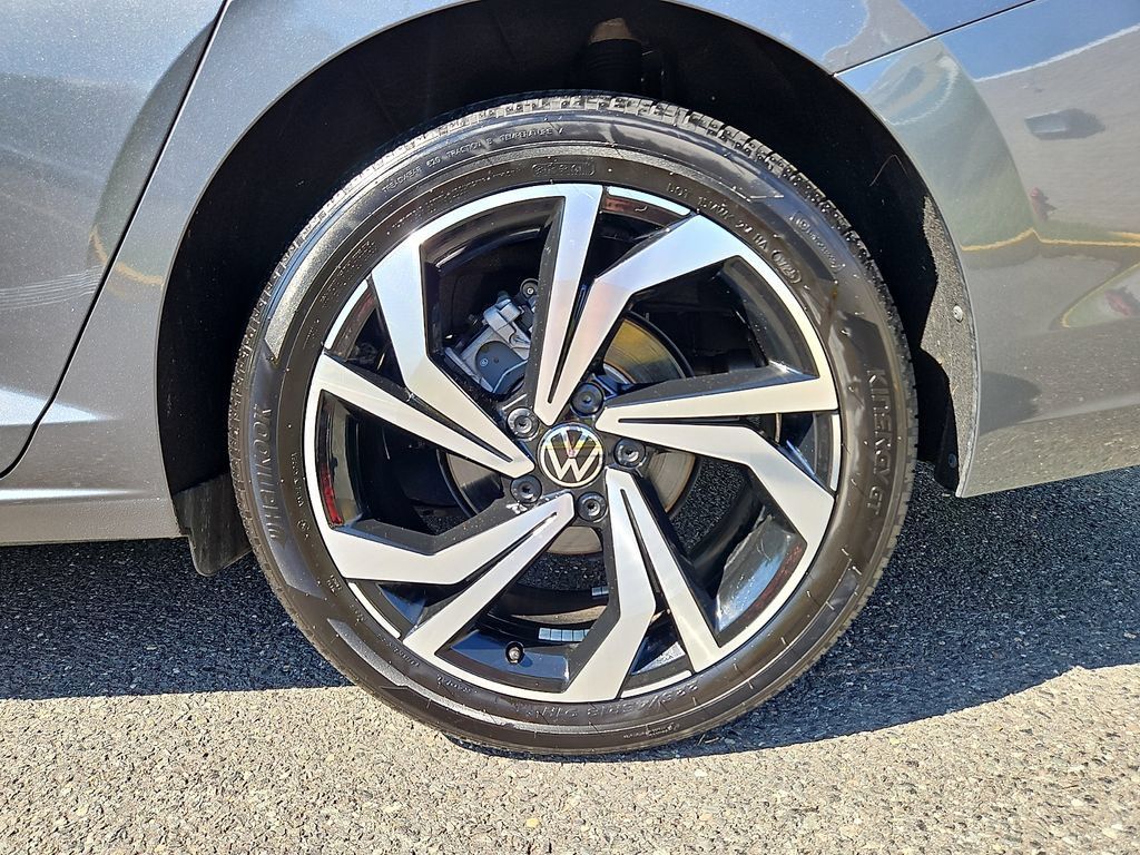 Certified 2025 Volkswagen Jetta SEL FWD image 8