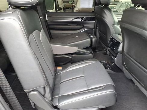 Used 2024 Jeep Wagoneer Series II w/ Flexible Seating Group image 23