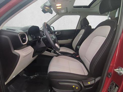 Certified 2025 Hyundai Venue SEL FWD image 4