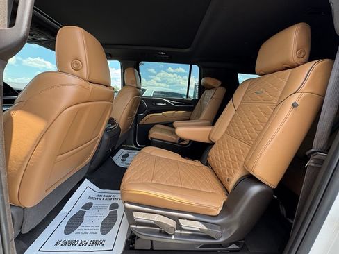 Used 2022 Cadillac Escalade ESV Sport w/ Touring Package AWD/4WD image 33