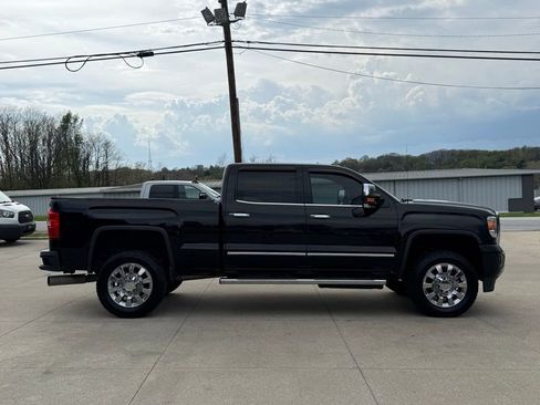 Used 2016 GMC Sierra 2500 Denali w/ Duramax Plus Package AWD/4WD image 19