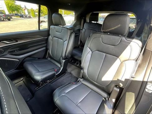 New 2025 Jeep Grand Cherokee L Overland AWD/4WD image 11