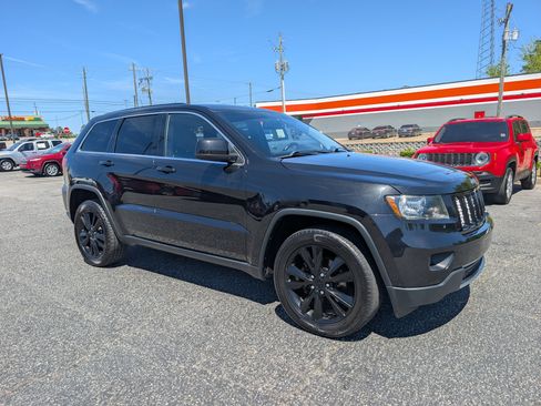 Used 2012 Jeep Grand Cherokee Altitude image 3