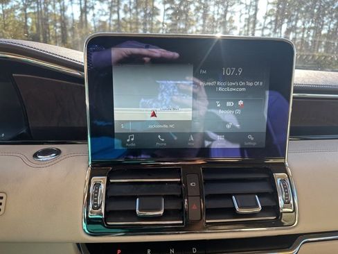 Used 2018 Lincoln Navigator Select w/ Technology Package image 17