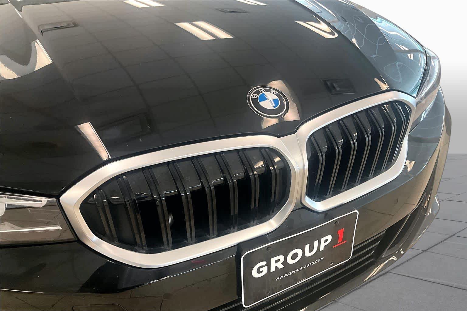 Used 2024 BMW 330i Sedan w/ Premium Package RWD image 27
