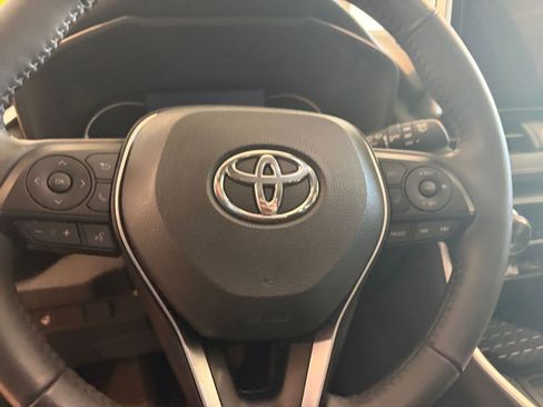 Used 2025 Toyota RAV4 XLE image 29