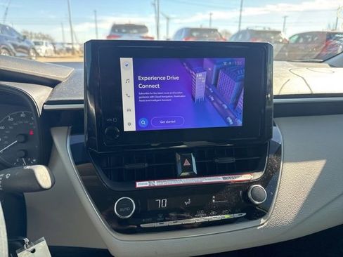 Used 2025 Toyota Corolla LE image 10