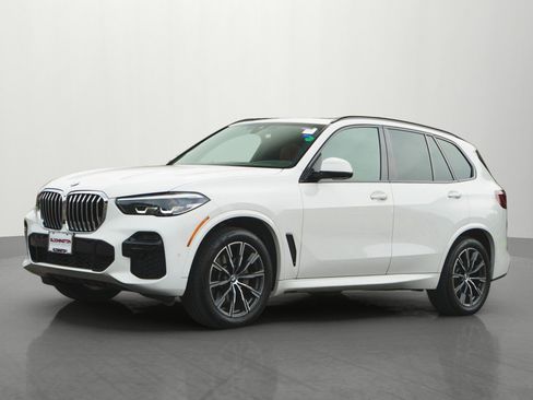 Used 2022 BMW X5 xDrive40i w/ M Sport Package AWD/4WD image 3