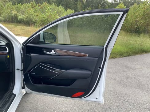 Used 2019 Kia Cadenza Technology image 21