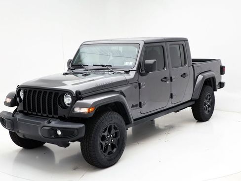 Used 2022 Jeep Gladiator Sport AWD/4WD image 2