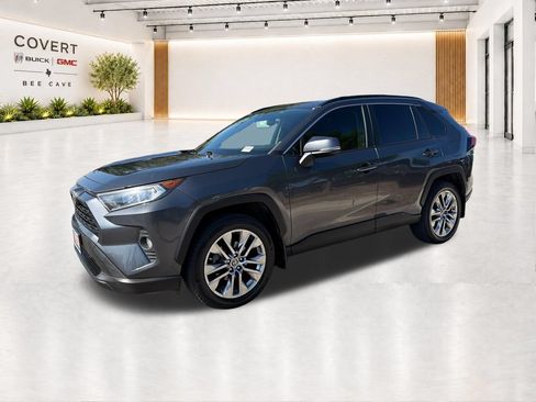Used 2020 Toyota RAV4 XLE Premium FWD image 4