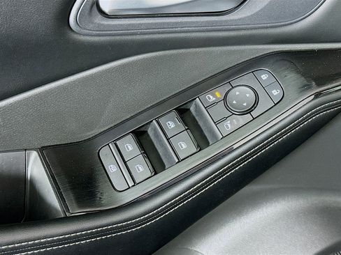 Used 2025 Nissan Rogue SV image 15