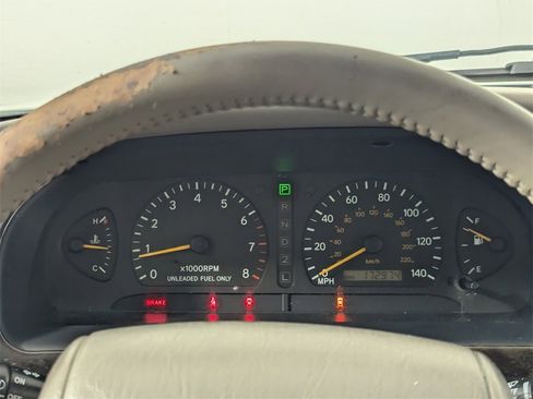 Used 1999 Toyota Avalon XL image 17