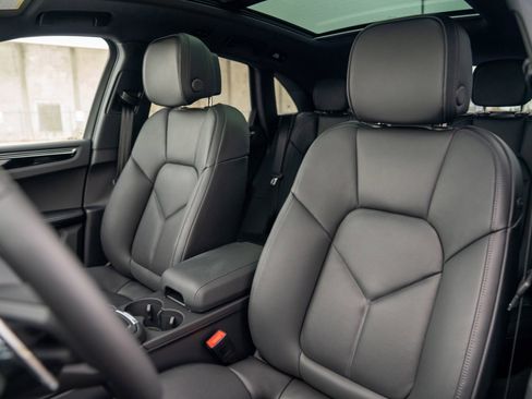 New 2026 Porsche Macan image 5